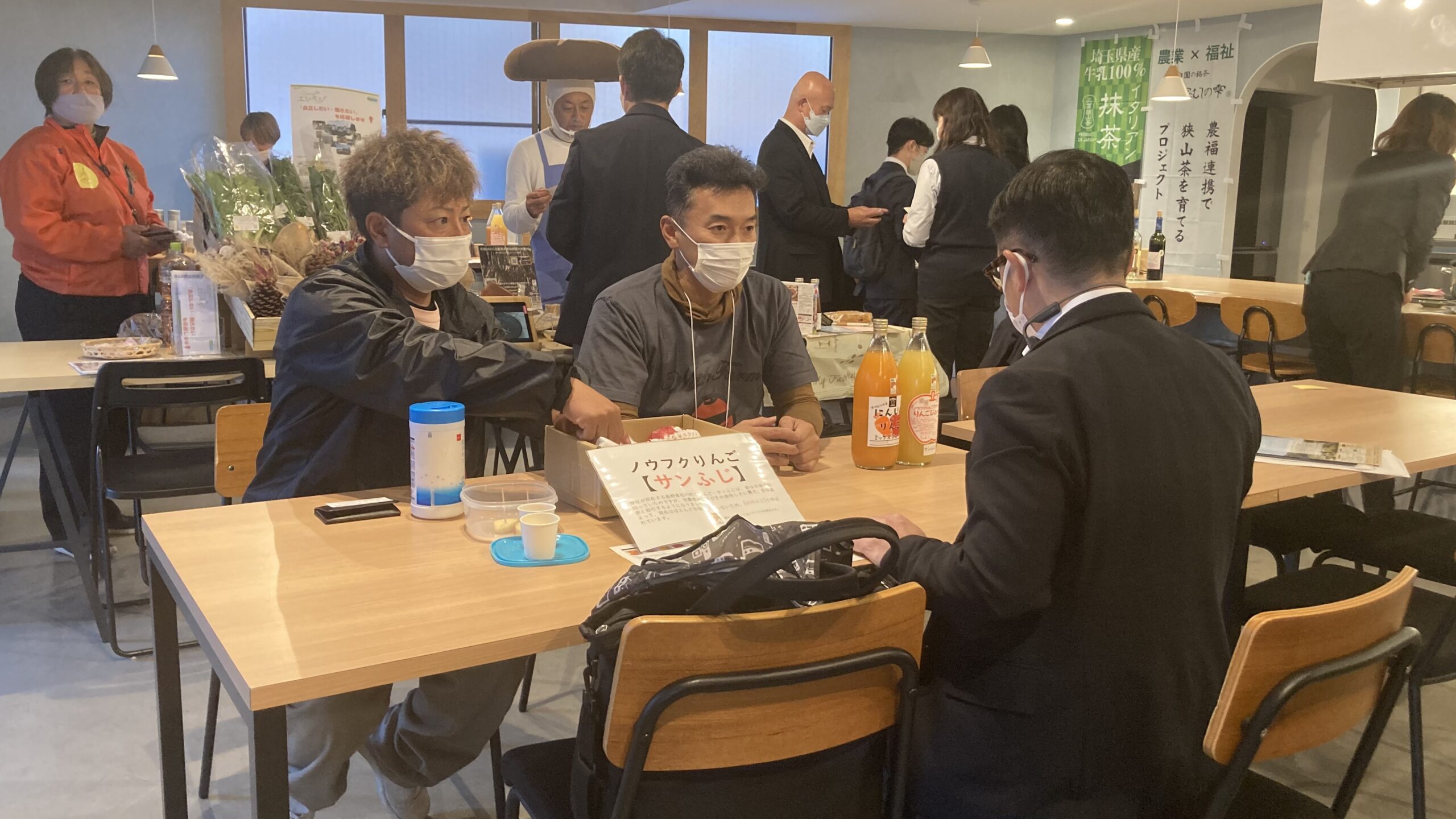 大阪で初！ノウフク見本市に41の生産者が出展し、バイヤーなど100名近い来場者と商談
