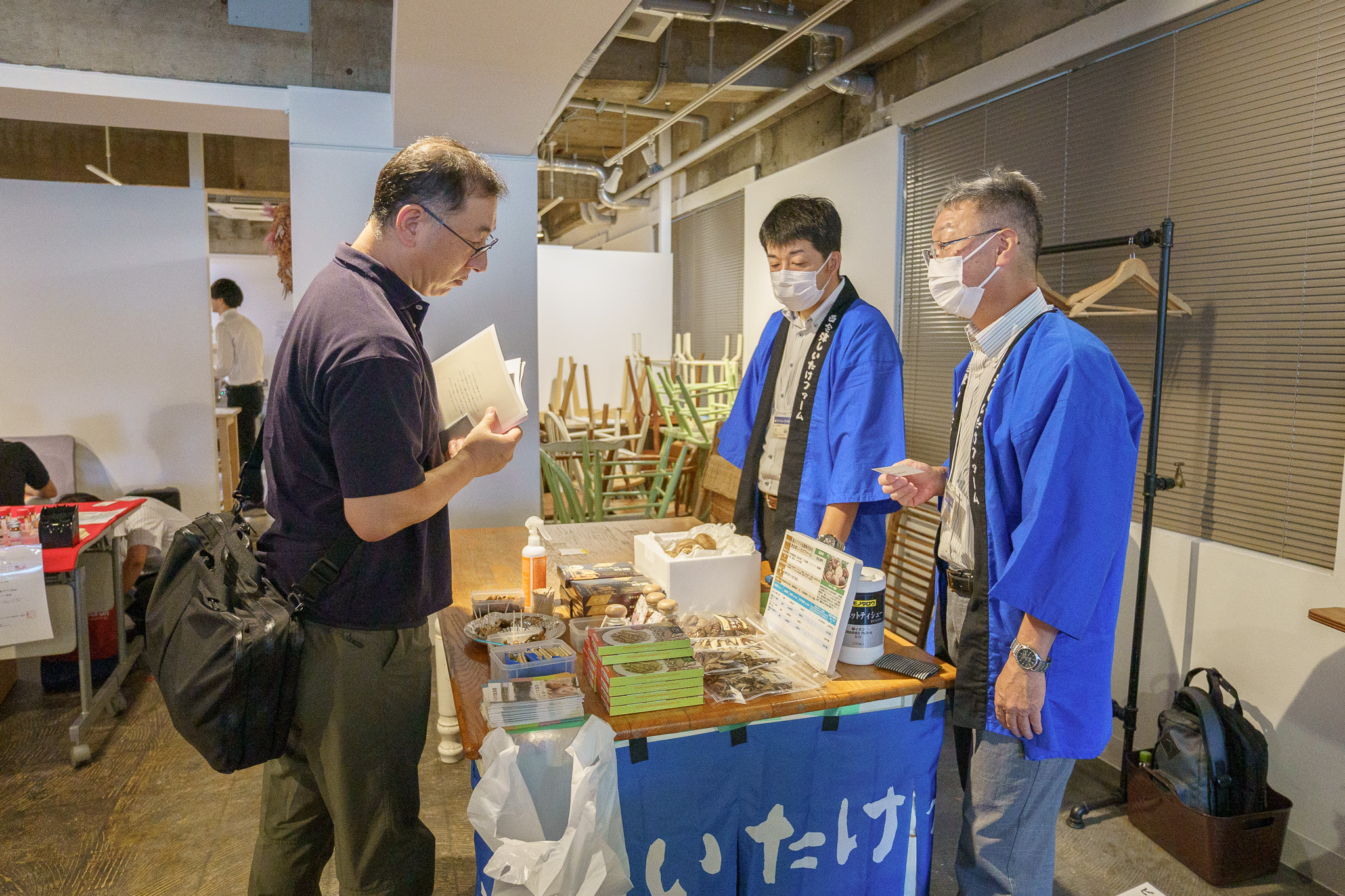 大阪で初！ノウフク見本市に41の生産者が出展し、バイヤーなど100名近い来場者と商談