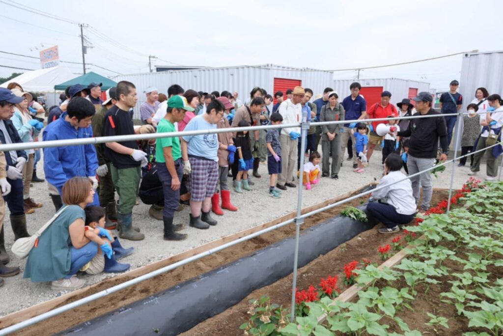 「雨上がりの畑に笑顔が咲きました！」スカイアースファームでのさつまいもの苗植え体験レポート