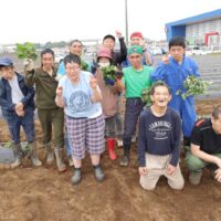 苗植え体験会終了後に撮影した清郷会協和厚生園のみなさん