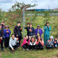 ウィズファームでの農業体験の参加者ら