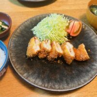 「有機JAS認証 昔ながらのしそ梅干」を使った梅ささみチーズカツと「有機JAS認証 完熟梅ジャム」を使った豚の生姜焼きの作り方（南高梅の会）