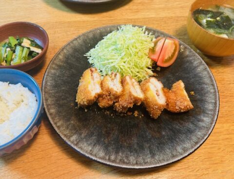 「有機JAS認証 昔ながらのしそ梅干」を使った梅ささみチーズカツと「有機JAS認証 完熟梅ジャム」を使った豚の生姜焼きの作り方(南高梅の会)