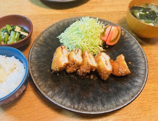 「有機JAS認証 昔ながらのしそ梅干」を使った梅ささみチーズカツと「有機JAS認証 完熟梅ジャム」を使った豚の生姜焼きの作り方（南高梅の会）